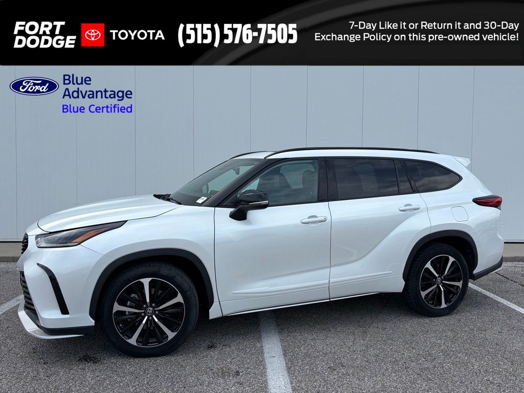 White (Wind Chill Pearl) 2022 Toyota Highlander SUV / Crossover All-Wheel Drive 8-Speed Automatic
