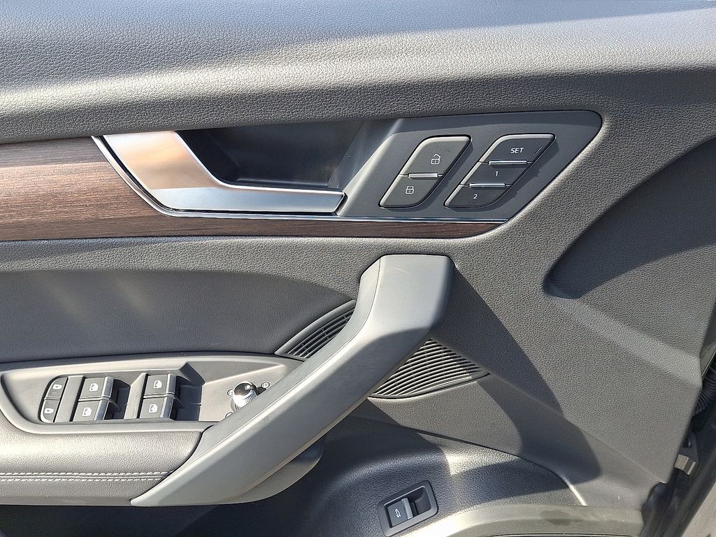 Thumbnail: 2023 Audi Q5 - 12