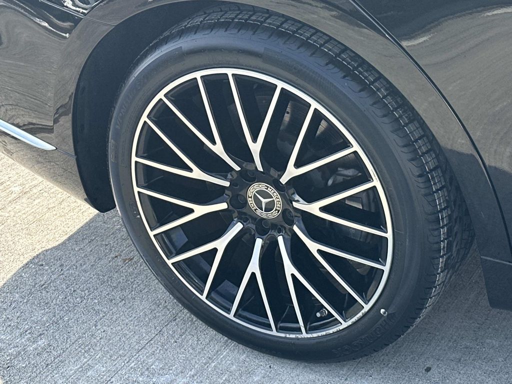 Thumbnail: 2022 Mercedes-Benz S-Class - 17