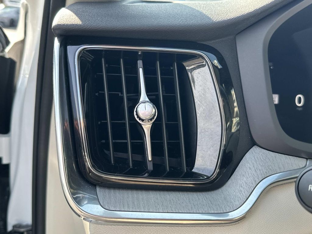 Thumbnail: 2024 Volvo S60 - 28