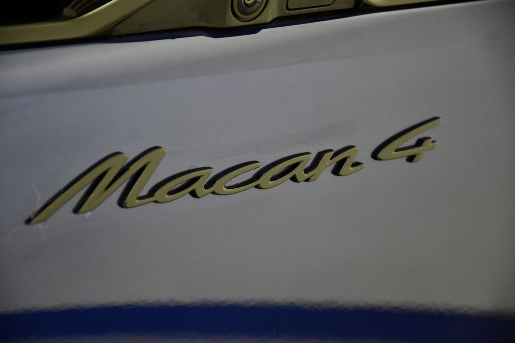 Thumbnail: 2025 Porsche Macan - 11