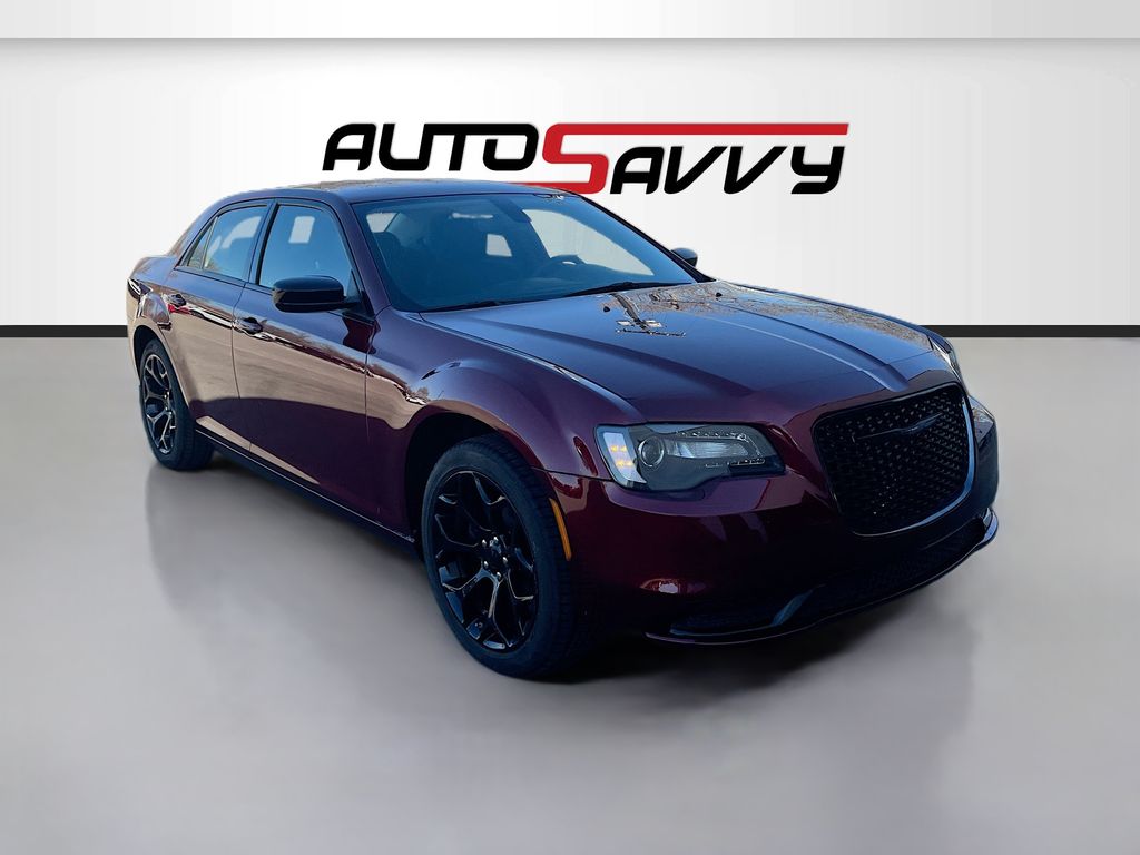 2023 Chrysler 300 Touring's photo