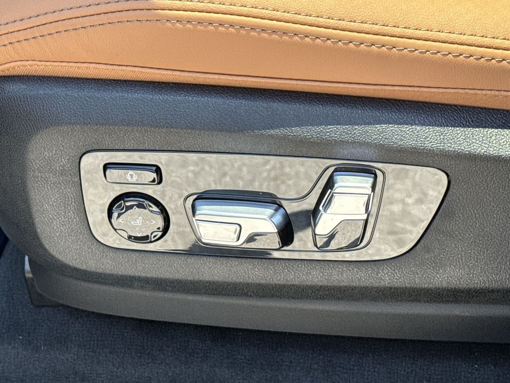 Thumbnail: 2027 BMW X7 - 12