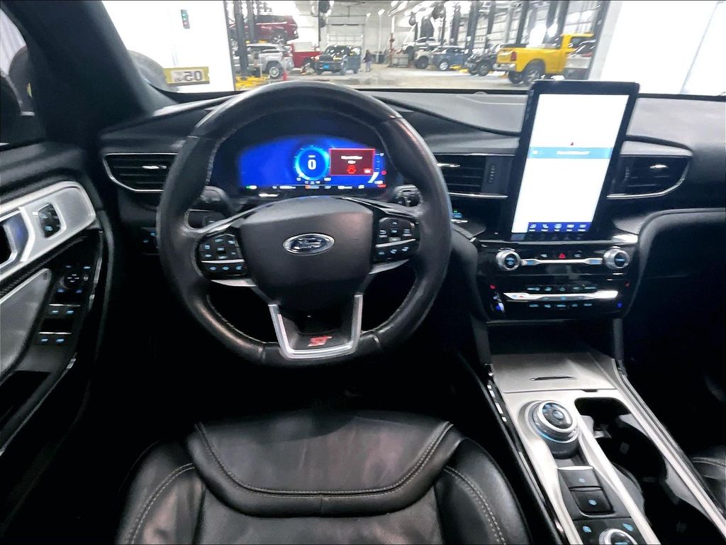 2021 Ford Explorer — photo 18