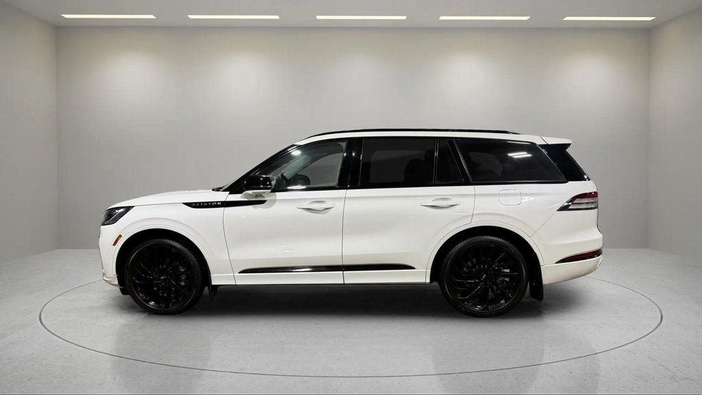 Certified Used 2025 Pristine White Metallic Tri-Coat Lincoln Reserve image 16