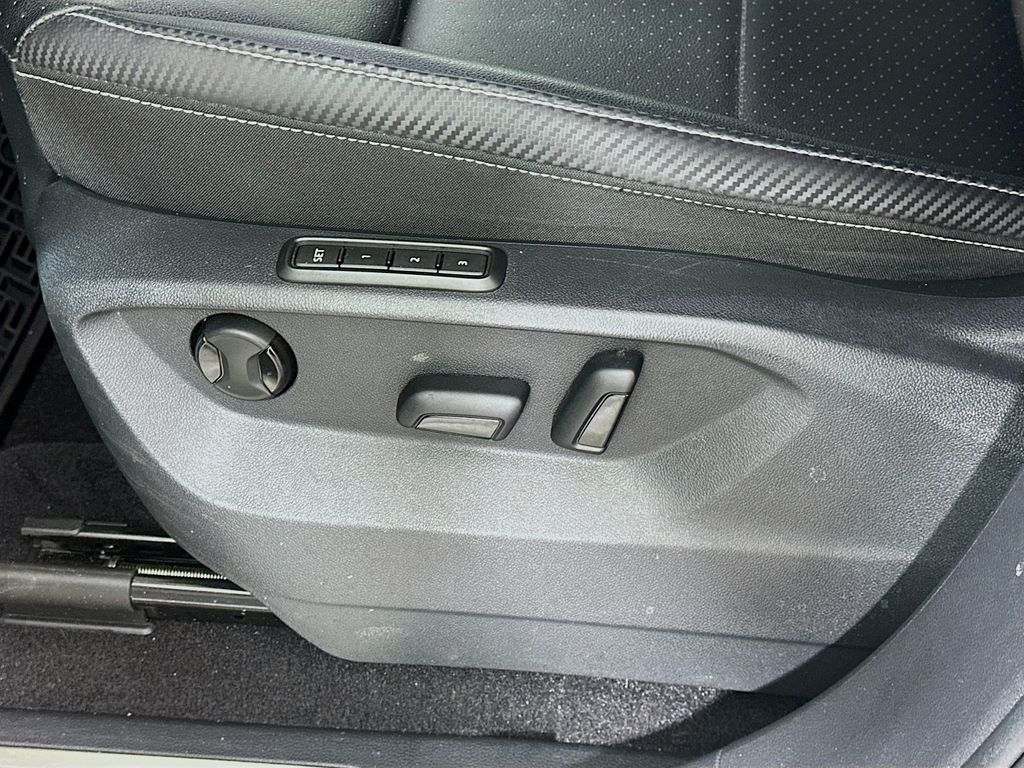 Used 2022 Gray Volkswagen 3.6L V6 SEL R-Line image 23