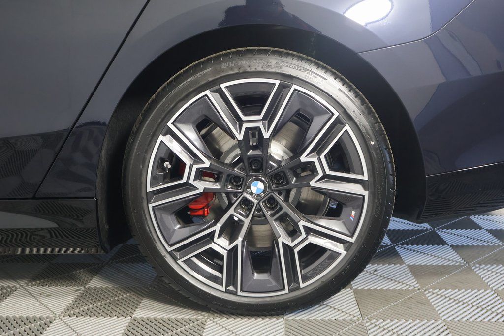 Thumbnail: 2025 BMW i5 - 10