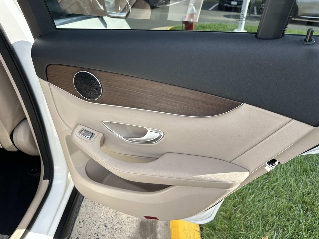 Thumbnail: 2022 Mercedes-Benz GLC - 23