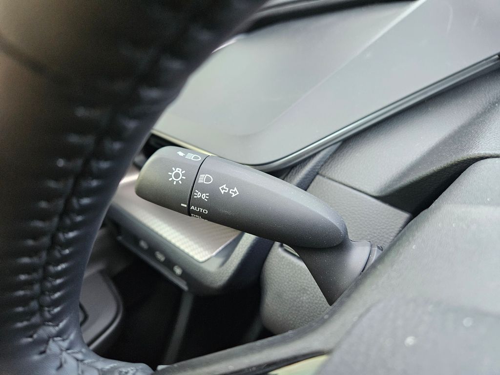 2025 Toyota Prius Limited 23