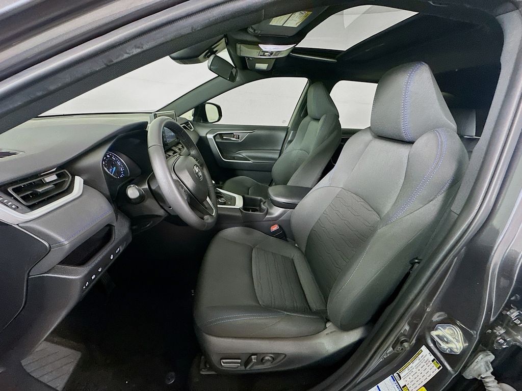 Thumbnail: 2022 Toyota RAV4 - 20