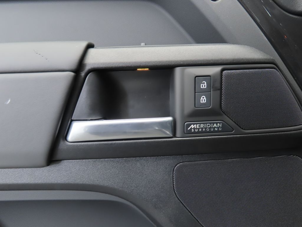 2025 Land Rover Defender 130 25
