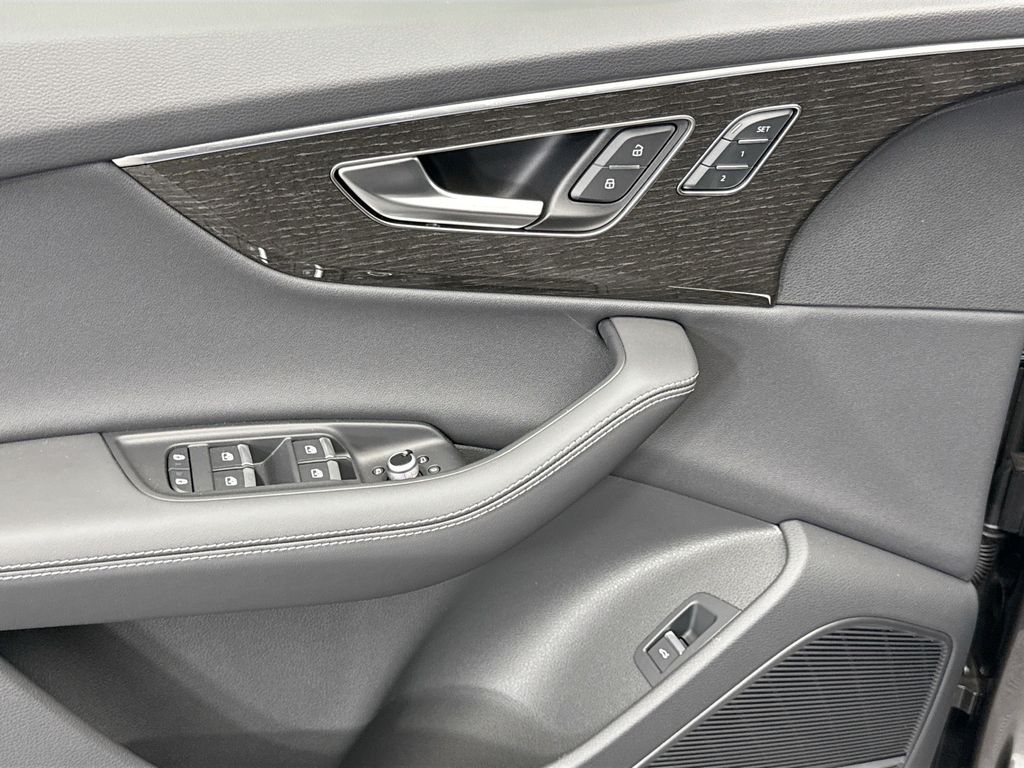 Thumbnail: 2026 Audi Q7 - 24