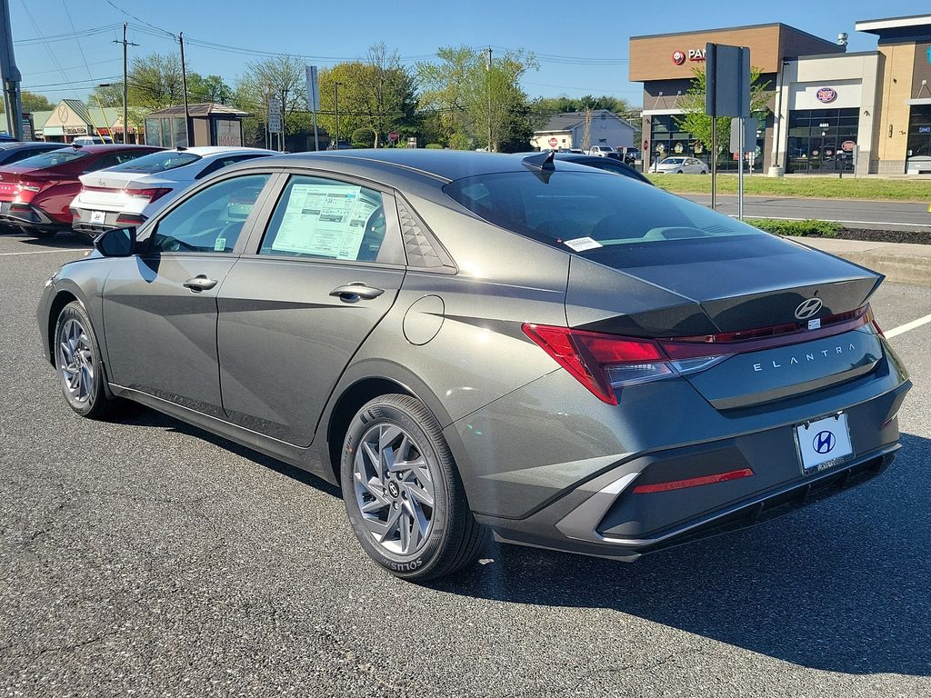 2025 Hyundai Elantra SEL 3