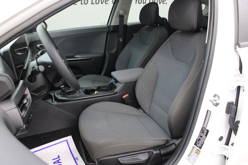 used 2025 Kia K4 car