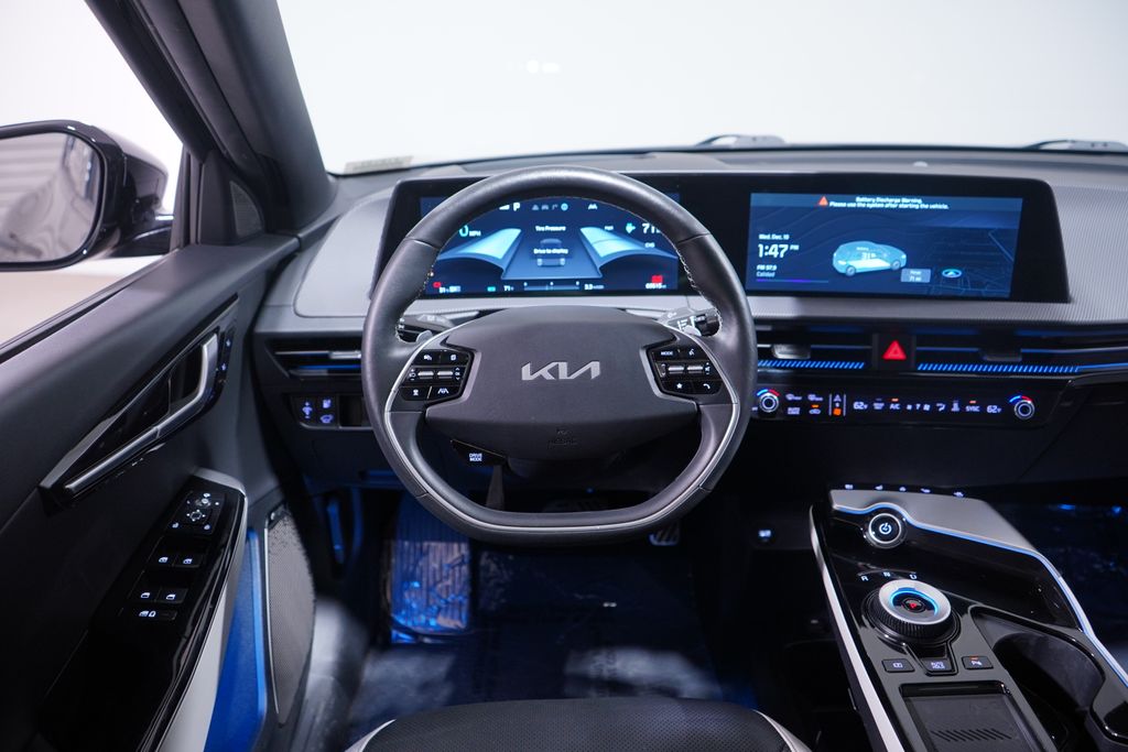 Thumbnail: 2022 Kia EV6 - 11