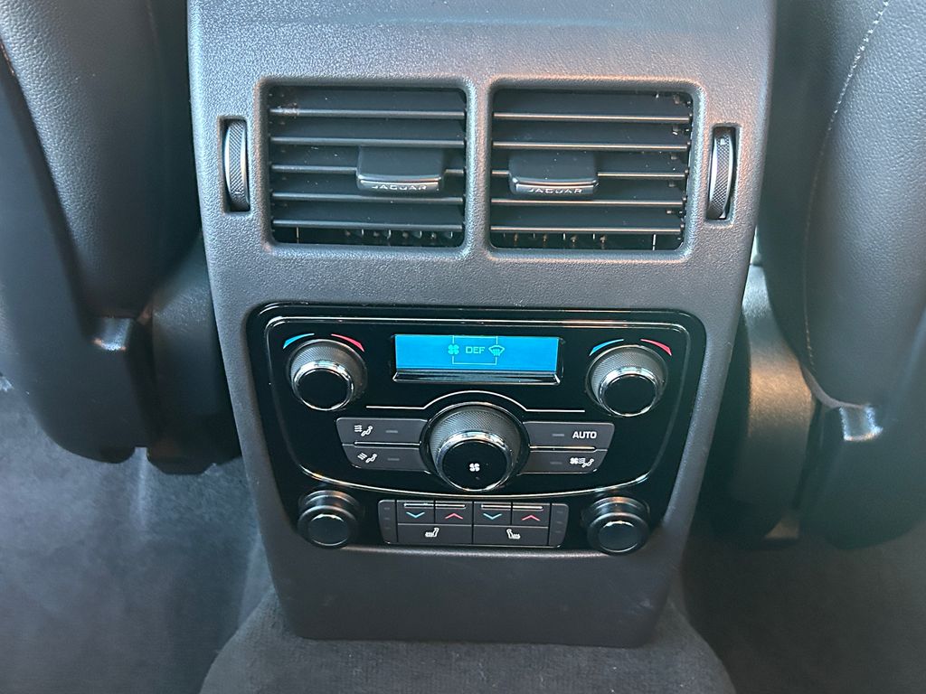 Thumbnail: 2019 Jaguar F-Pace - 32