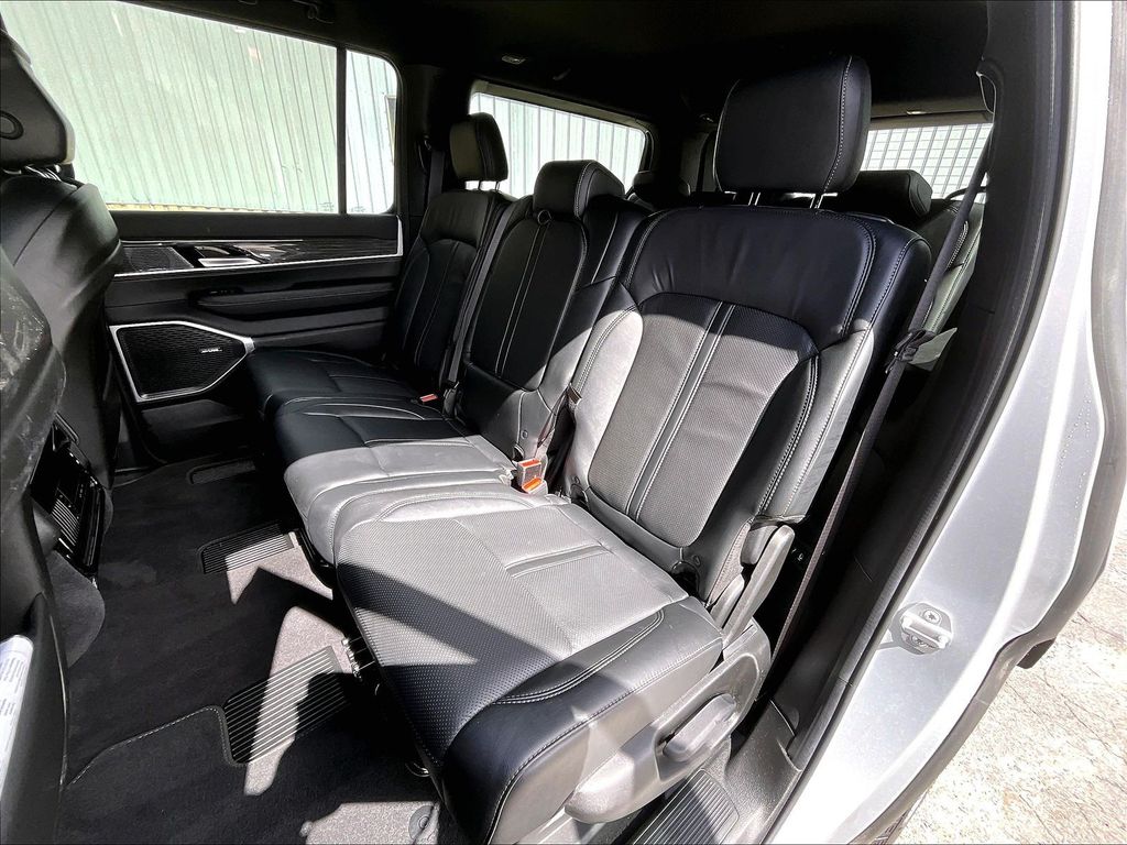 2022 Jeep Wagoneer — photo 15
