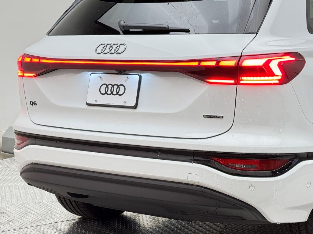 2025 Audi e-tron Premium 13