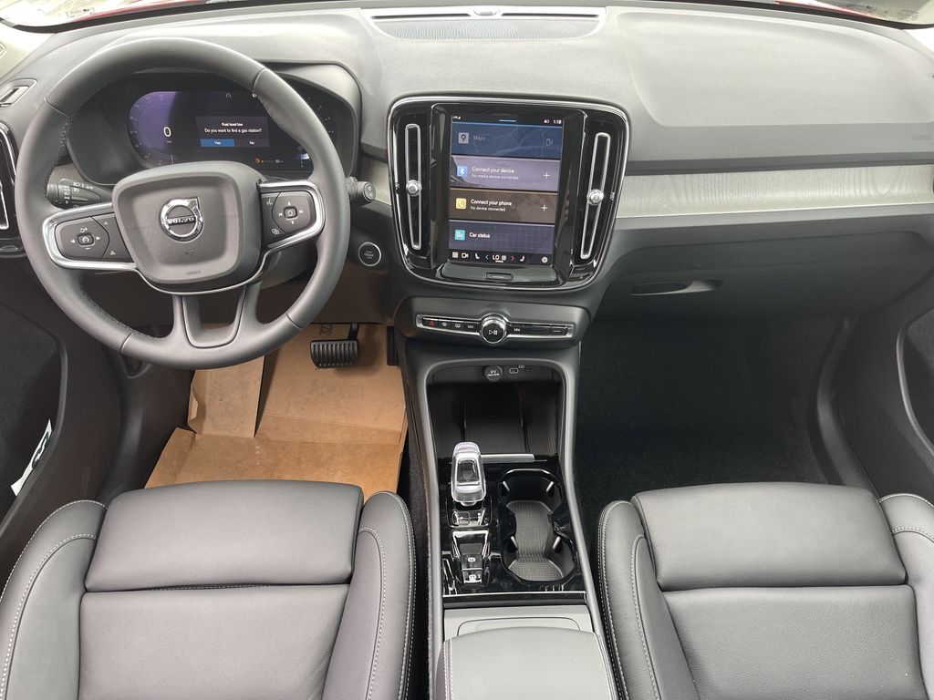 2025 Volvo XC40 B5 Plus Bright Theme photo