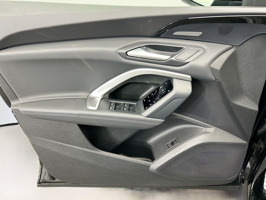 Thumbnail: 2025 Audi Q5 - 23