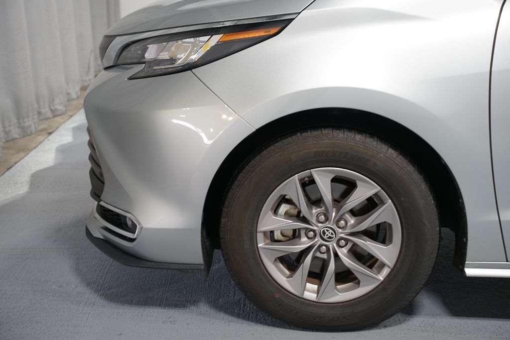 Thumbnail: 2023 Toyota Sienna - 5
