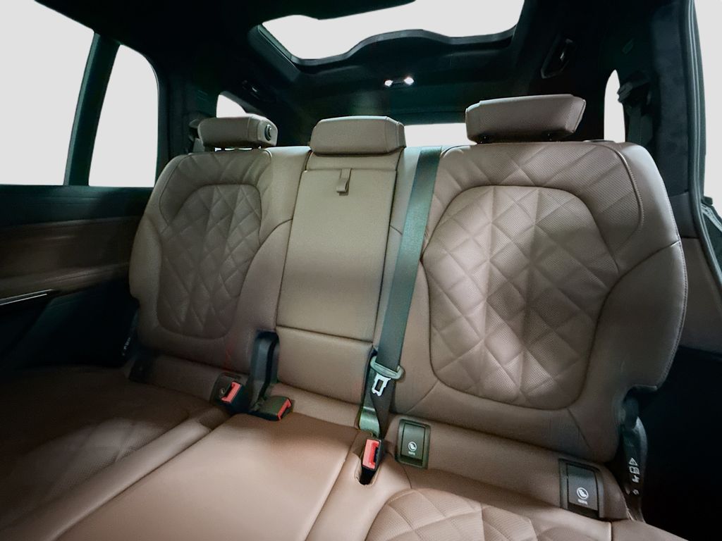 Thumbnail: 2027 BMW X7 - 13