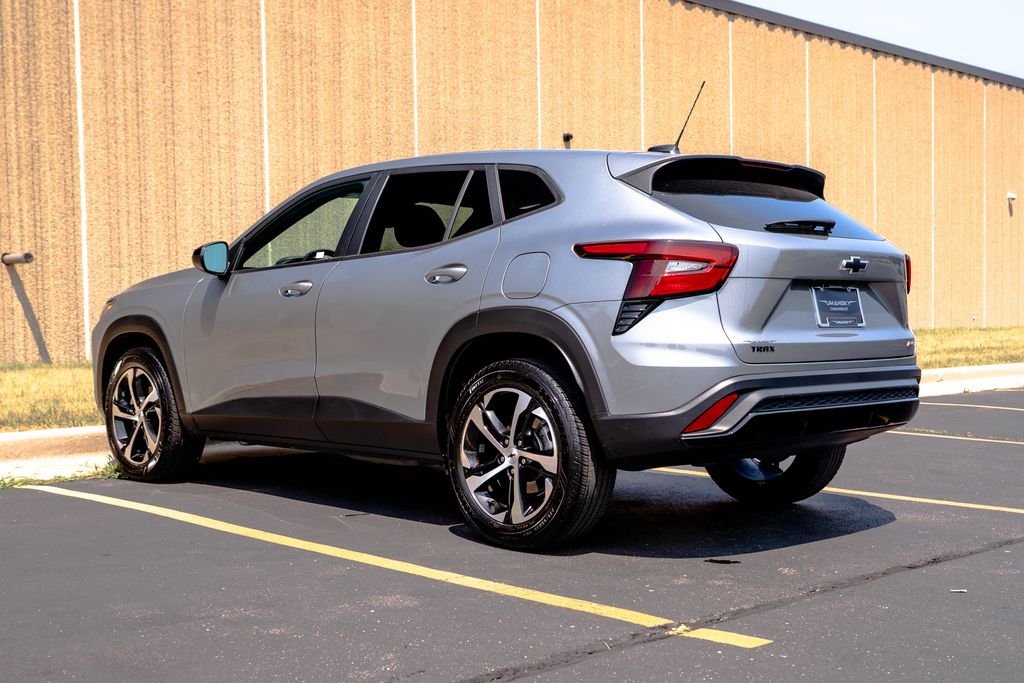 Used 2024 Chevrolet Trax SUV