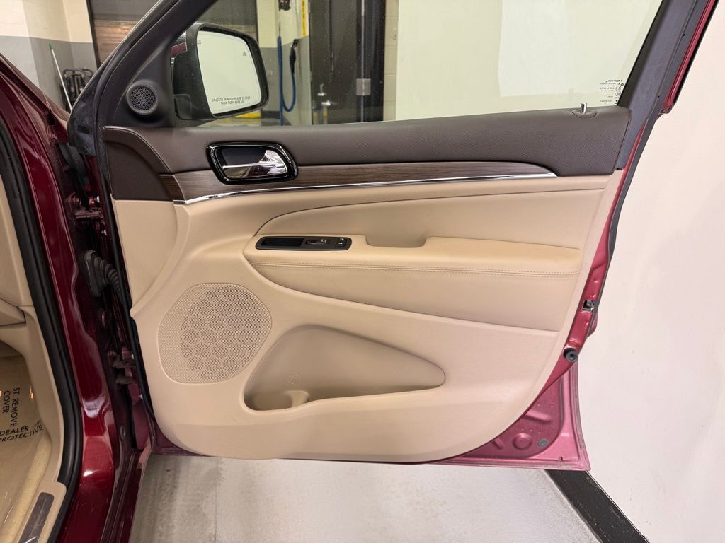 Thumbnail: 2021 Jeep Grand Cherokee - 28