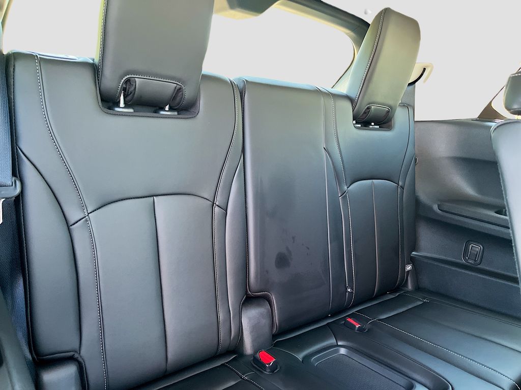 Used 2025 Gray INFINITI LUXE image 28