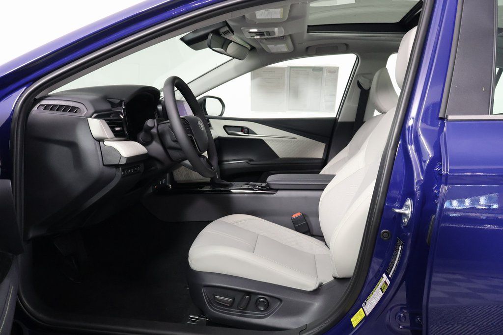 Thumbnail: 2025 Toyota Camry - 10