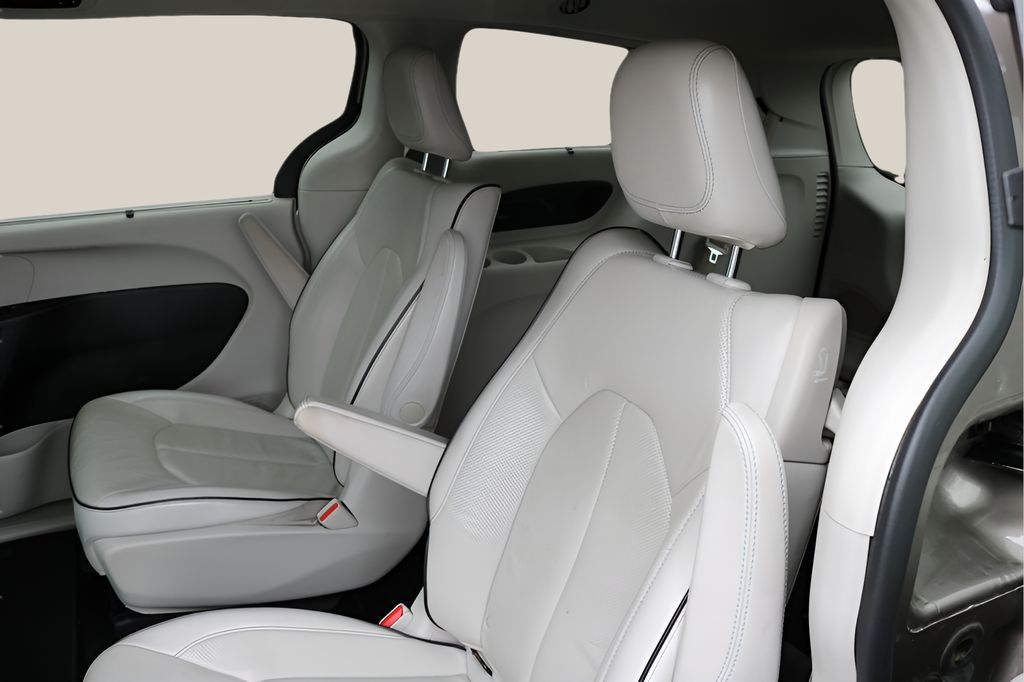 Used Car 2018 Chrysler Pacifica Hybrid  Limited For Sale Under $20,000 In Austin, Texas