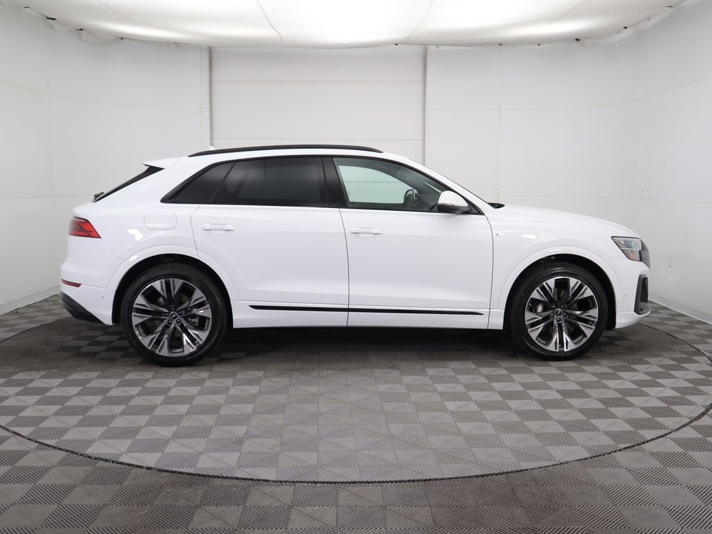 Thumbnail: 2025 Audi Q8 - 4