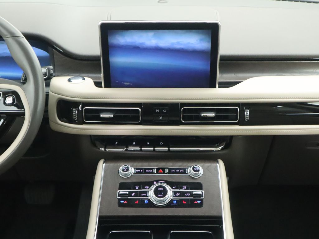 Thumbnail: 2023 Lincoln Aviator - 14