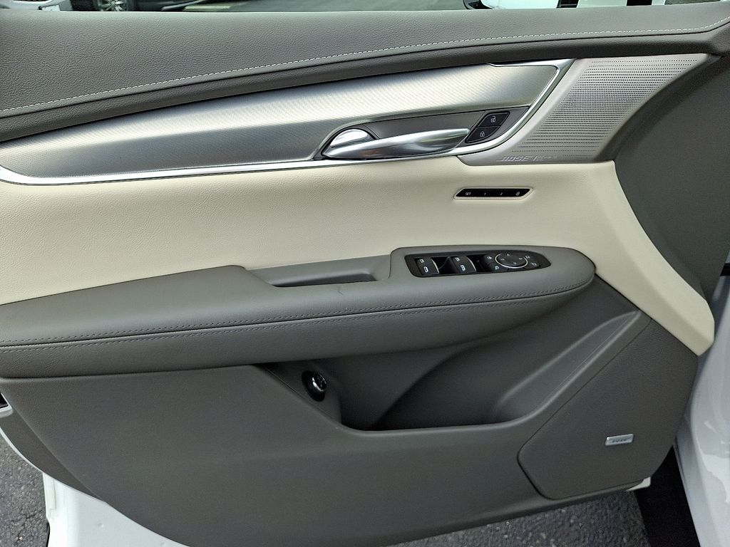 Thumbnail: 2022 Cadillac XT5 - 13