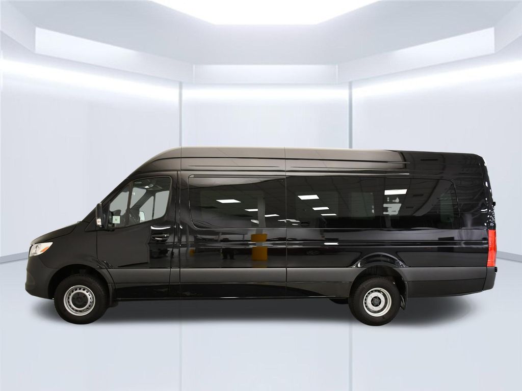 Thumbnail: 2025 Mercedes-Benz Sprinter - 5