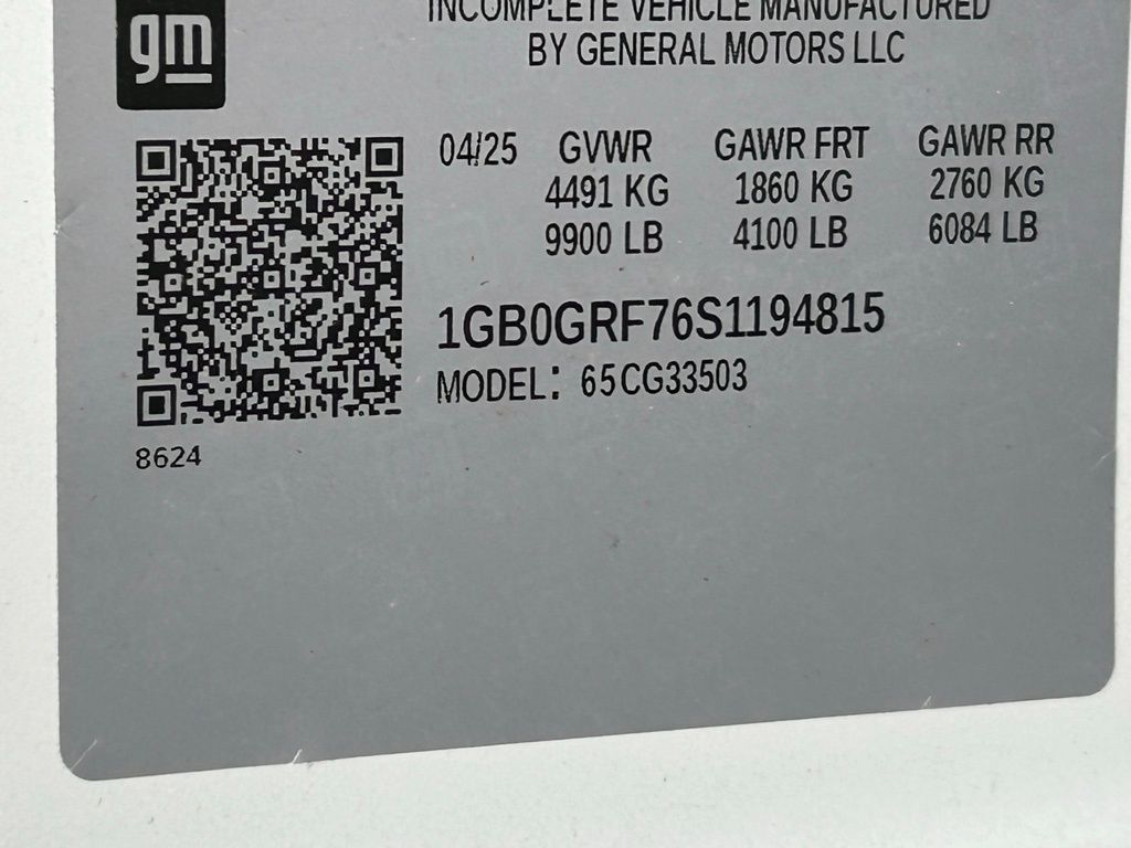 New 2025 Summit White Chevrolet Work Van image 41