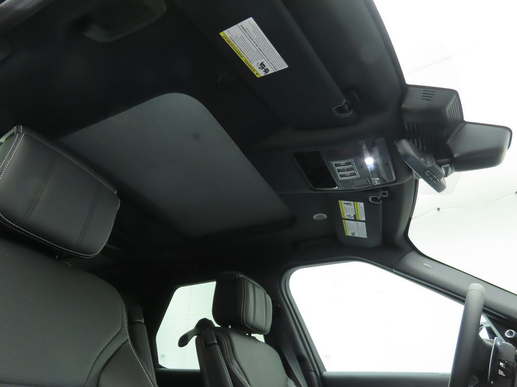 Thumbnail: 2026 Land Rover Discovery - 18