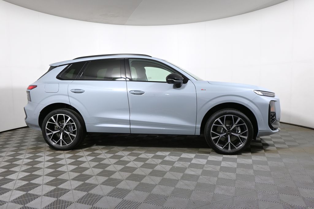 Thumbnail: 2026 Audi Q3 - 8