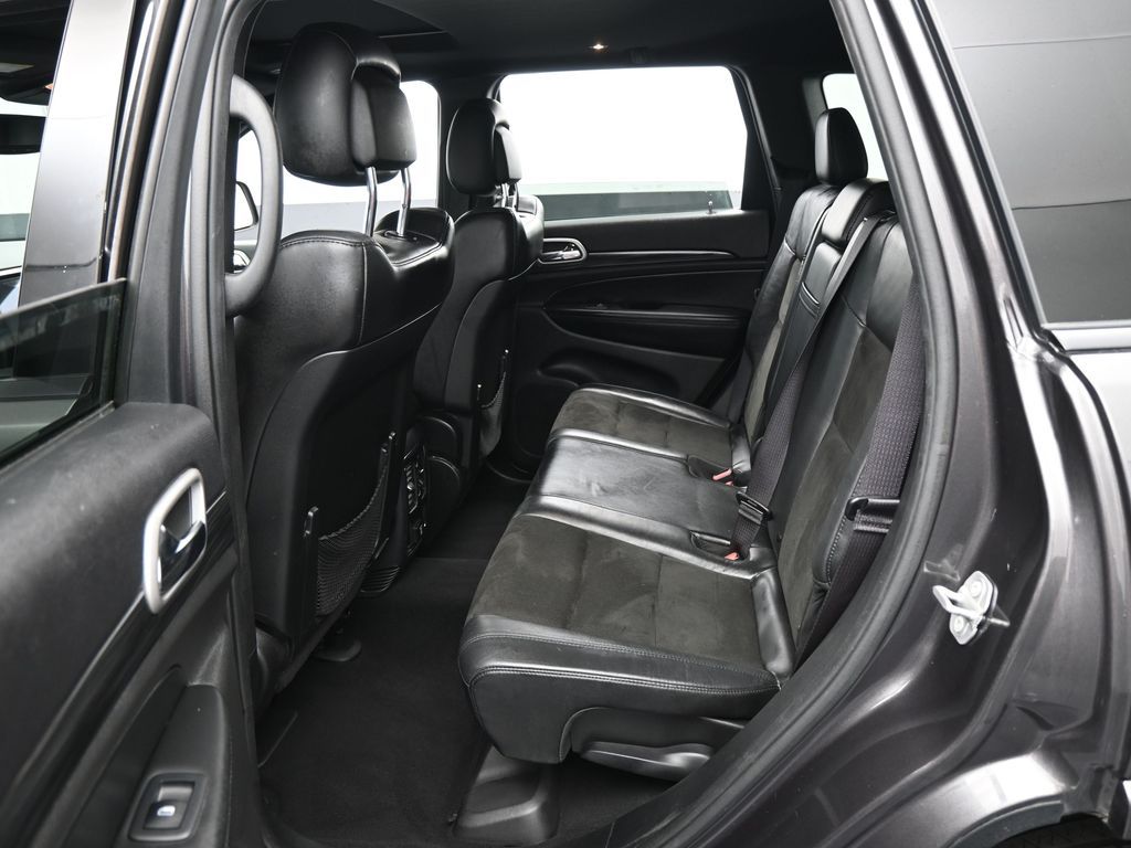 Used 2019 Granite Crystal Metallic Clearcoat Jeep Altitude image 26