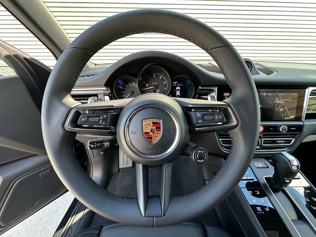 Thumbnail: 2026 Porsche Macan - 14