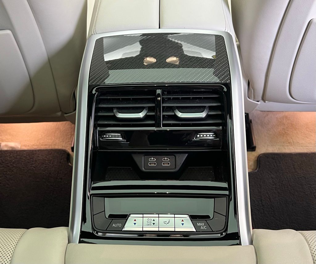 Thumbnail: 2023 BMW 8 Series - 9