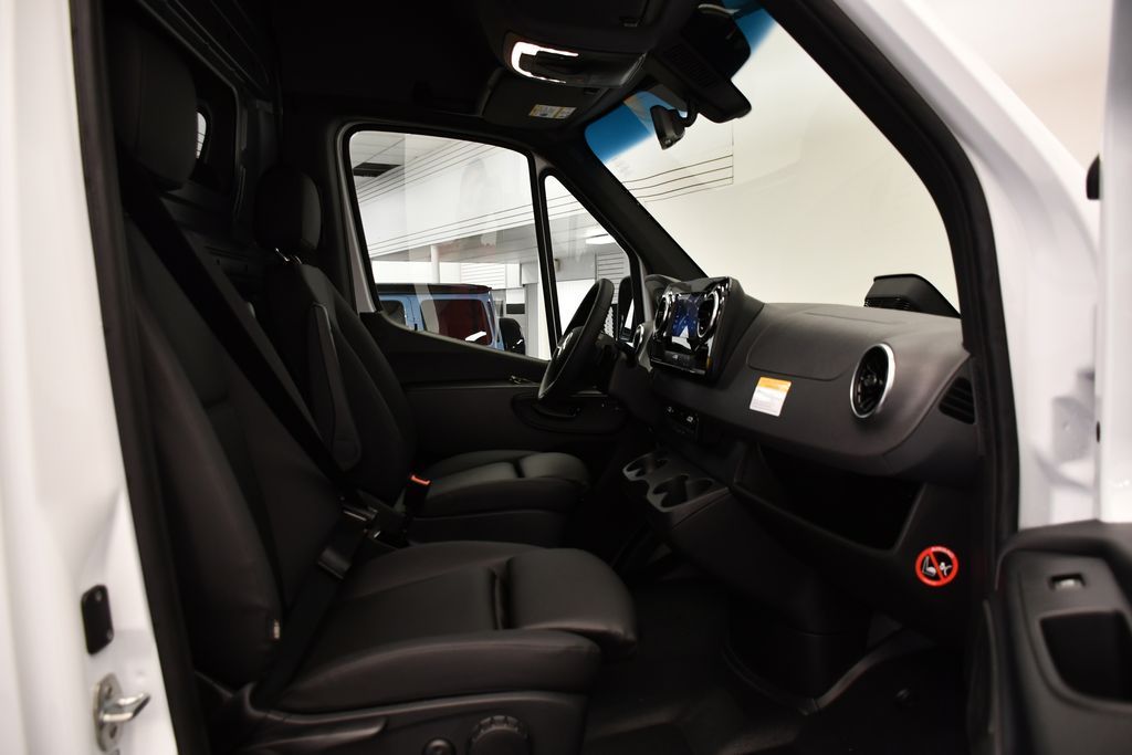 Thumbnail: 2025 Mercedes-Benz Sprinter - 31