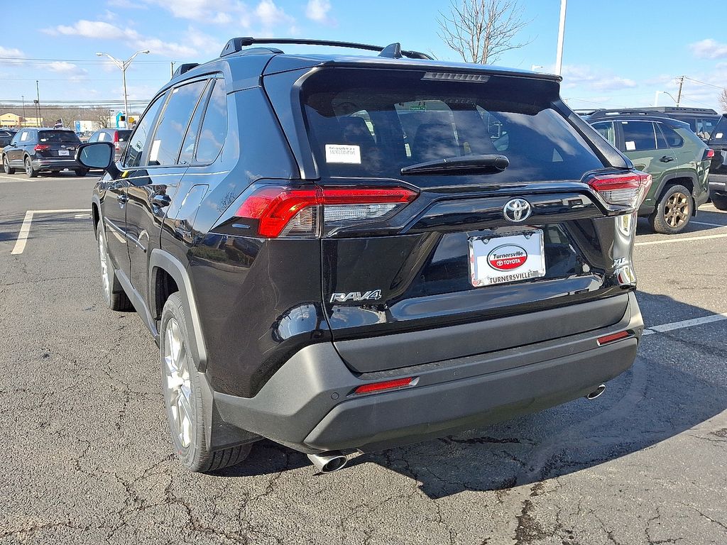 2025 Toyota RAV4 XLE Premium 3
