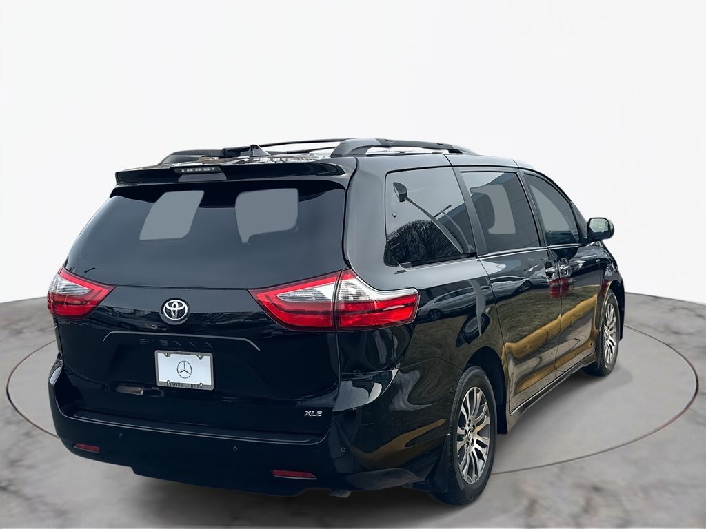 Thumbnail: 2020 Toyota Sienna - 9