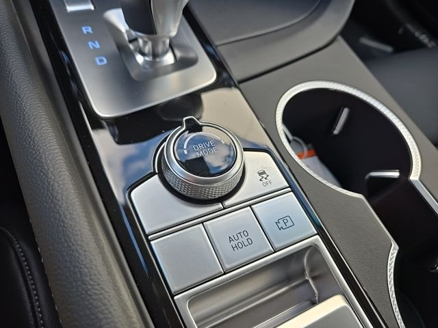 2025 Genesis G70  32