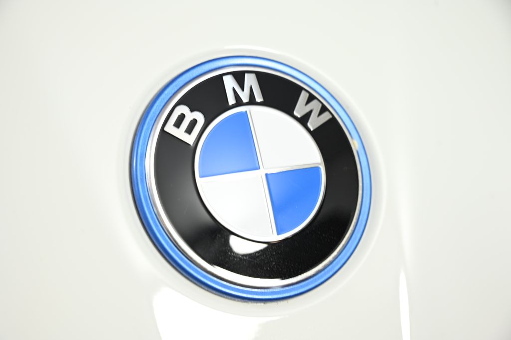 Thumbnail: 2026 BMW i5 - 13