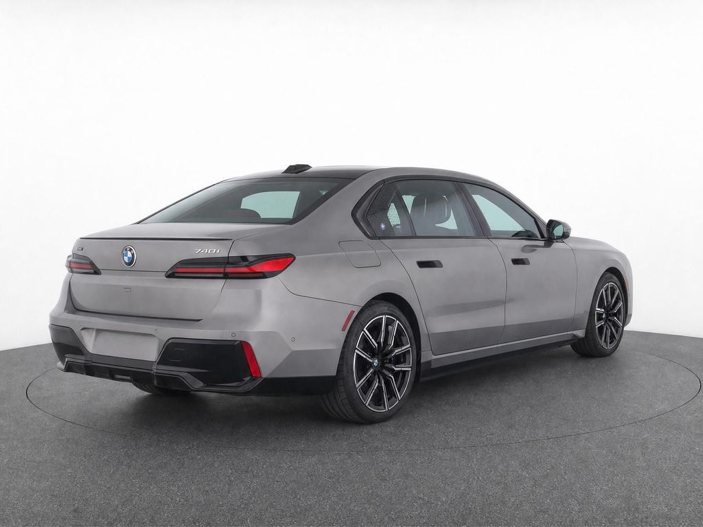Thumbnail: 2026 BMW 7 Series - 30