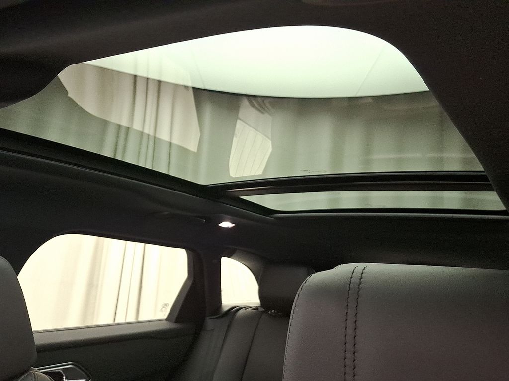 Thumbnail: 2025 Land Rover Range Rover Velar - 14