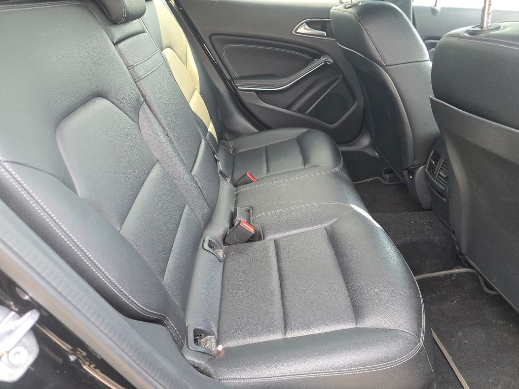 Used 2020  Mercedes-Benz GLA 250 image 17