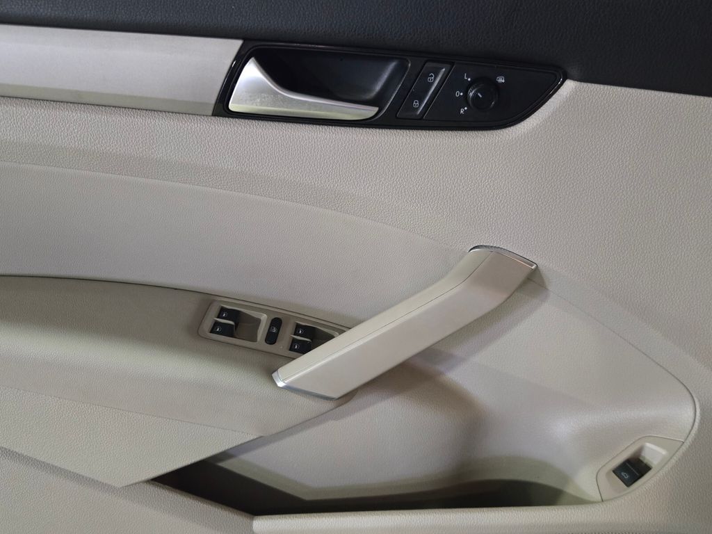 2020 Volkswagen Passat - $14,300